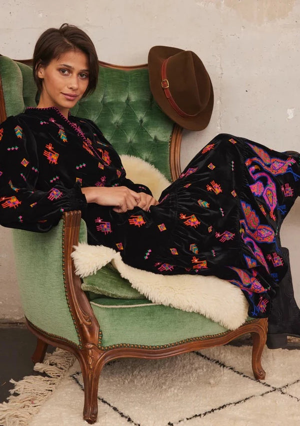 Winter Berry Dress Crane Embroidery Black