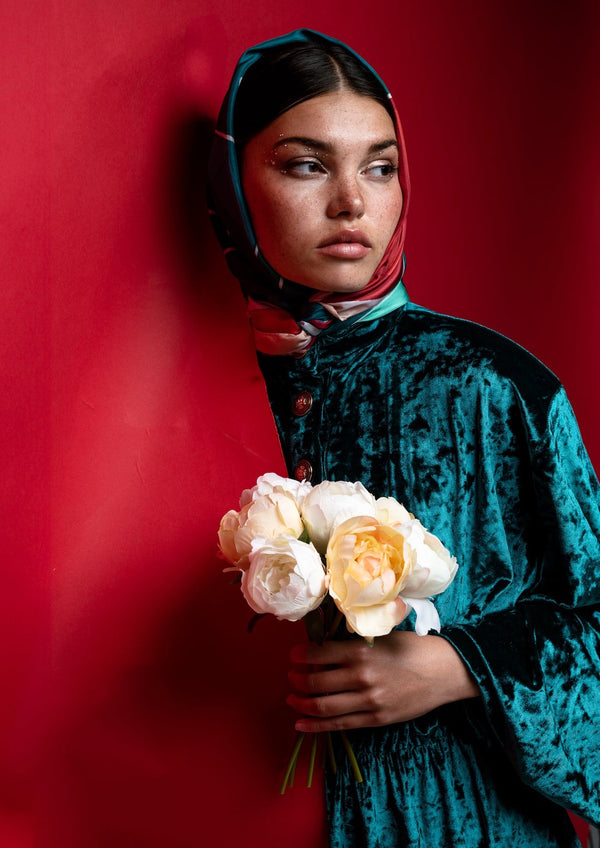 FASHION MADE OF SILK-LITTLE RED RIDDING HOOD SCARF-JUST BRAZIL