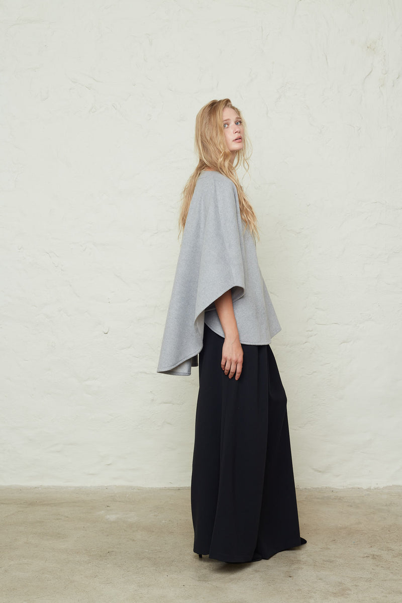FW23-CAPE-MILLA
