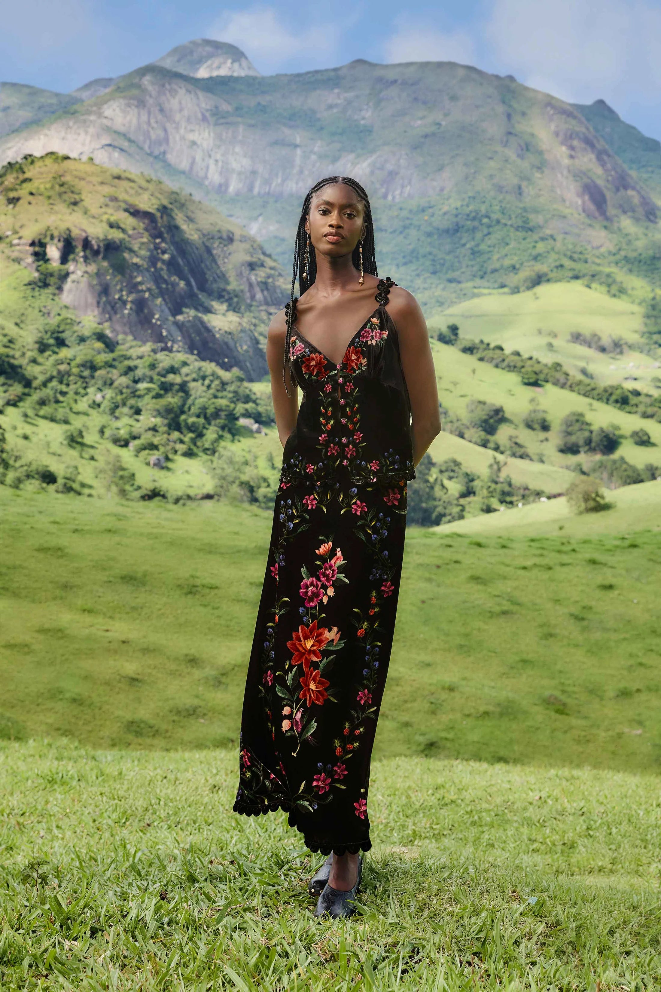 Black Belle Garden Scallop Sleeveless Top
