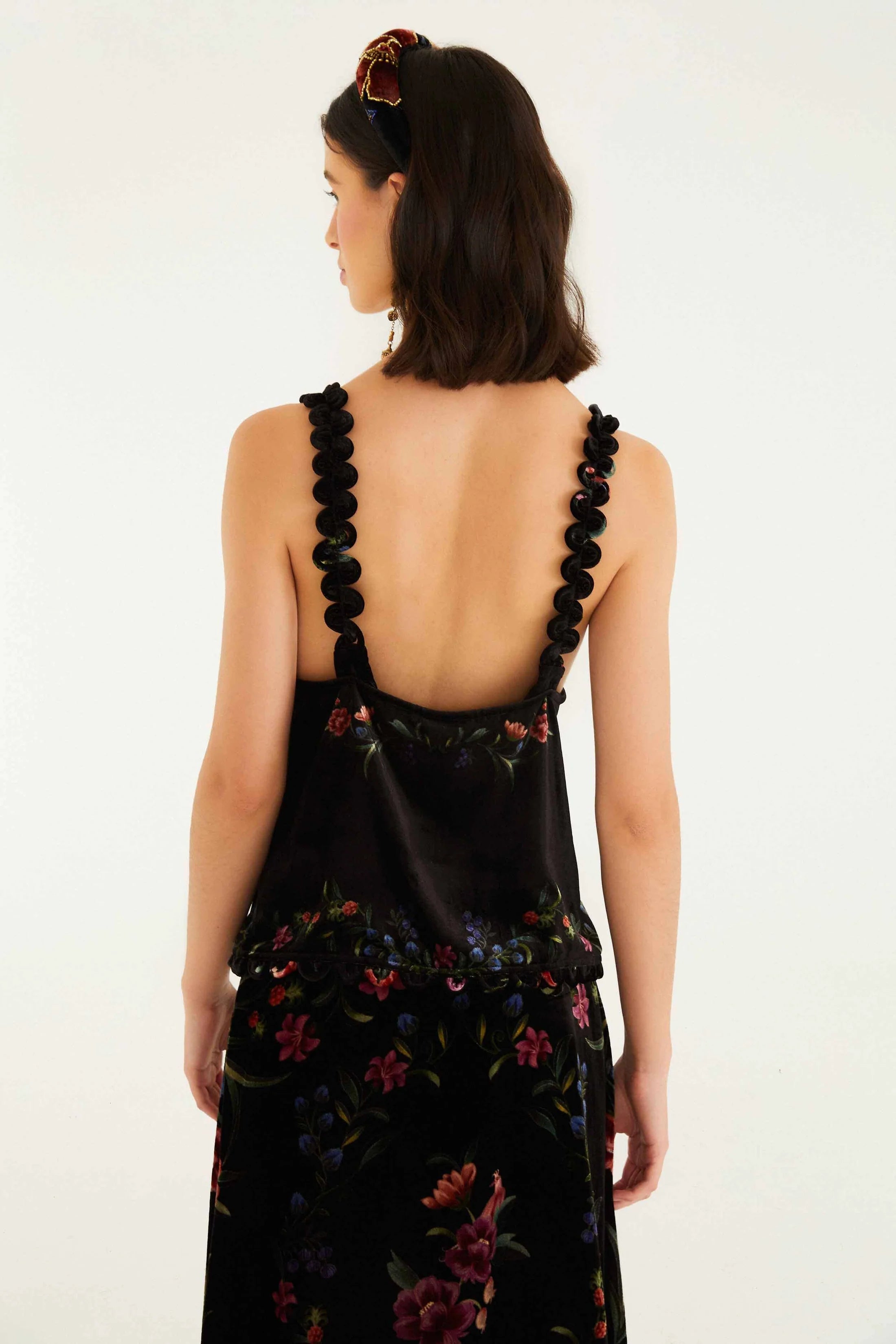 Black Belle Garden Scallop Sleeveless Top
