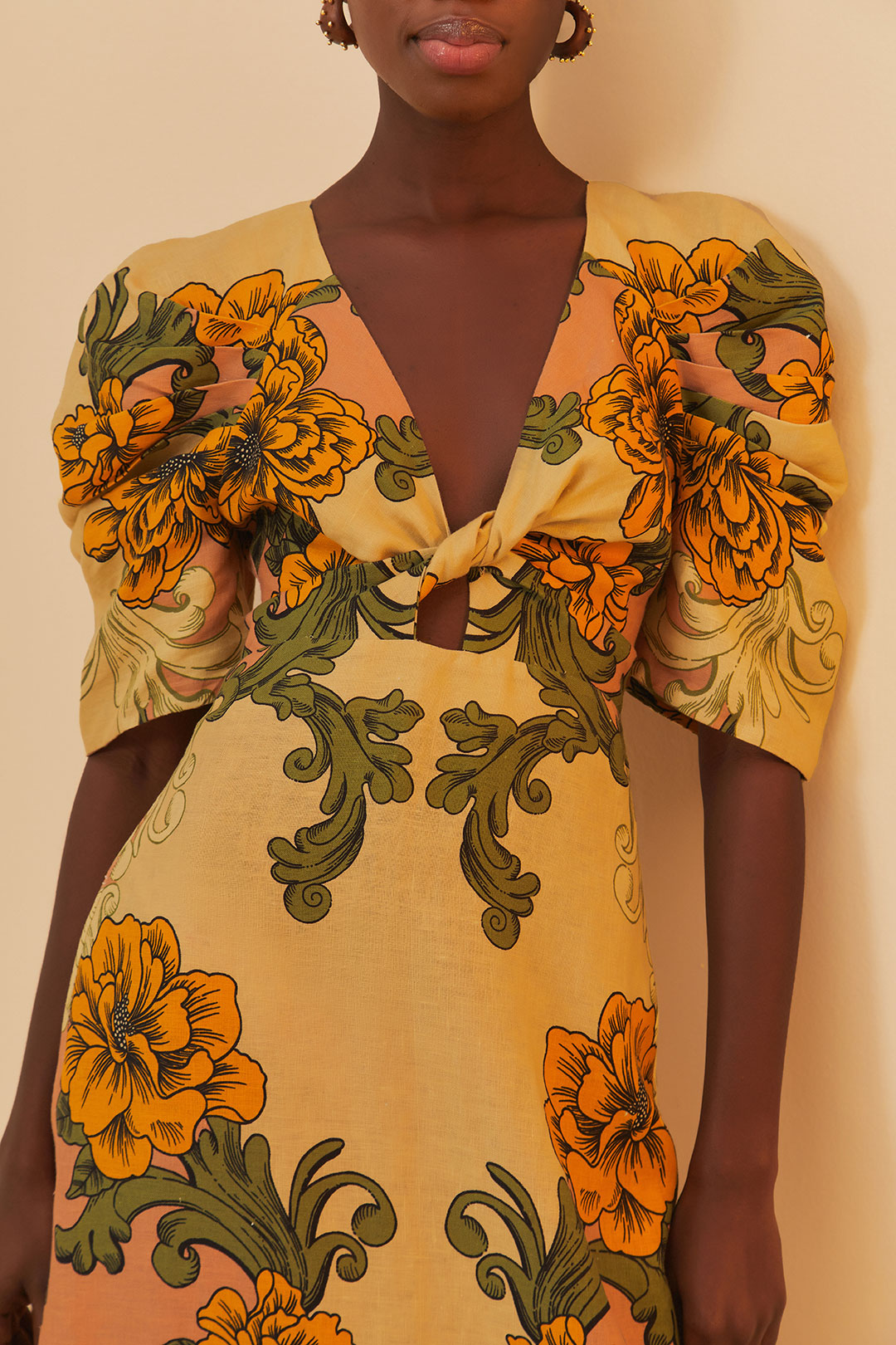 Delicate Flower Arabesques Short Sleeve Midi Dress