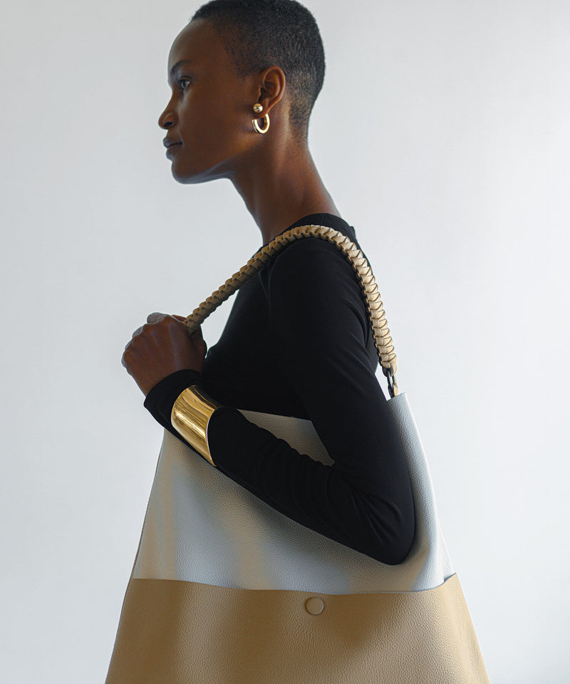 Slim Tote 23 Magnolia Grained Leather