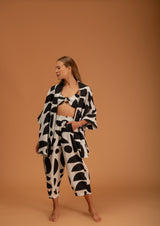 Galeria-Wasabi Geo Black Blouse-Justbrazil