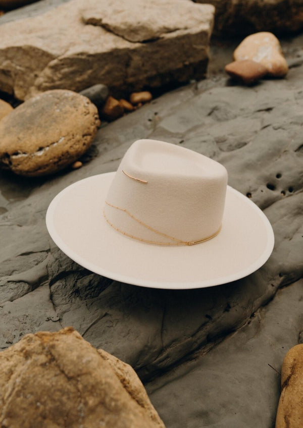 Anna Off White Hat